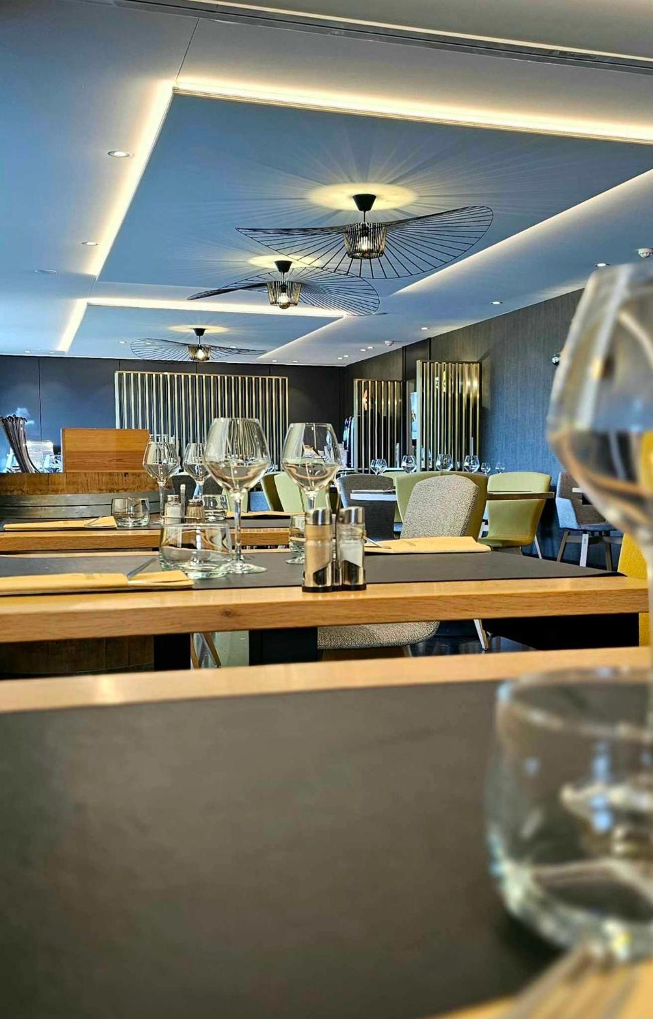 Hotel Les 3 Cles Gembloux Bagian luar foto