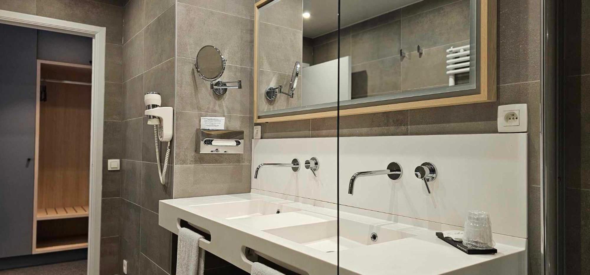 Hotel Les 3 Cles Gembloux Bagian luar foto