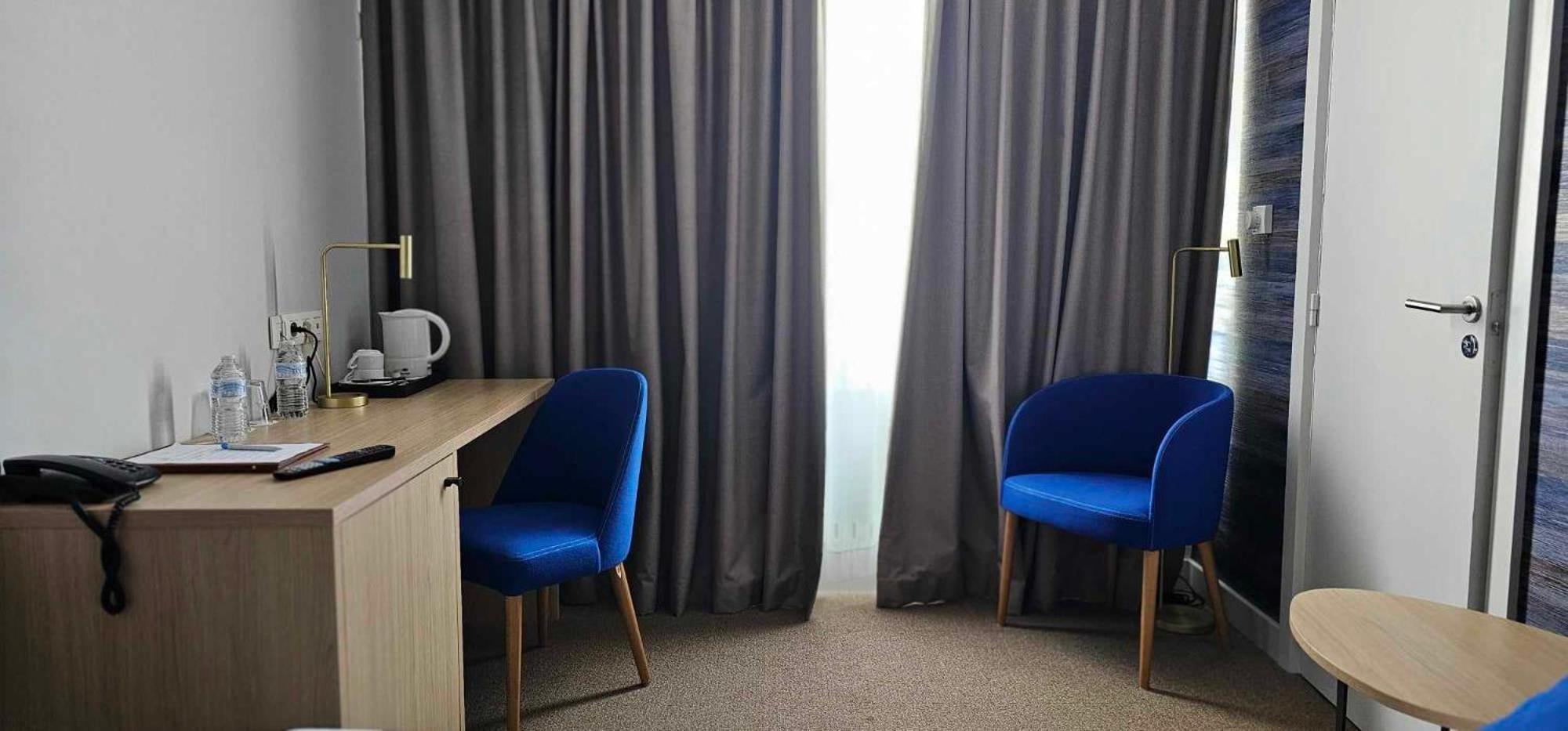 Hotel Les 3 Cles Gembloux Bagian luar foto
