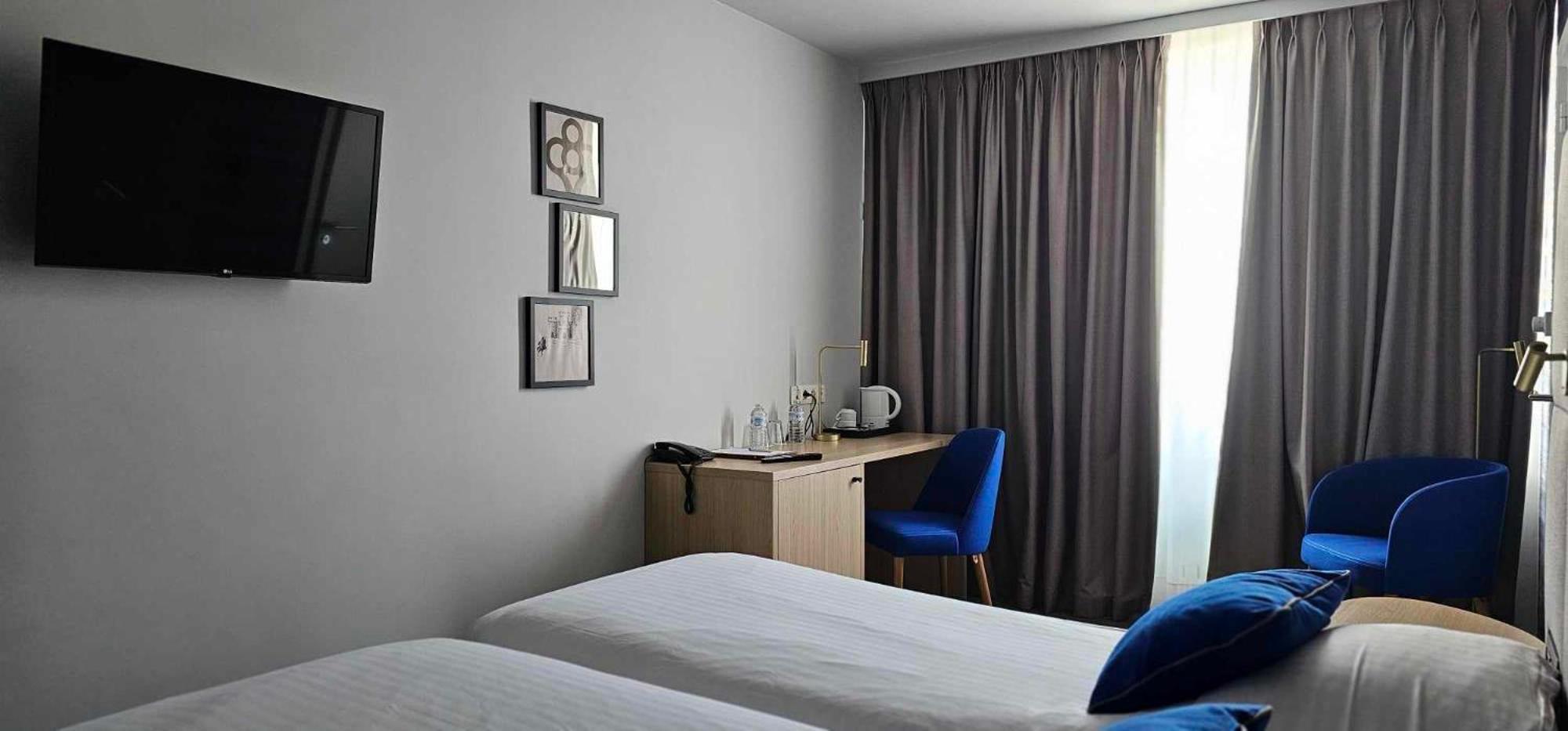 Hotel Les 3 Cles Gembloux Bagian luar foto
