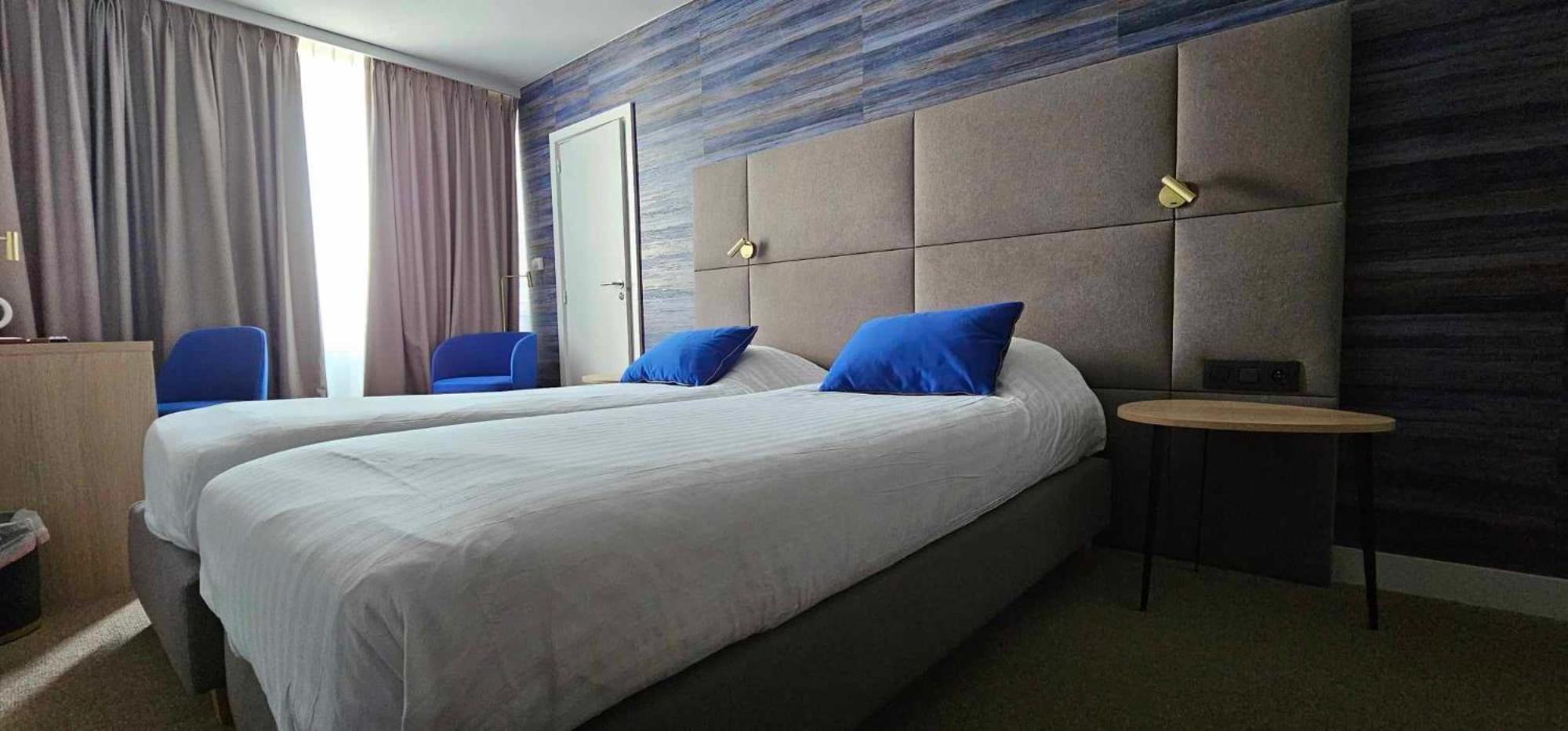 Hotel Les 3 Cles Gembloux Bagian luar foto