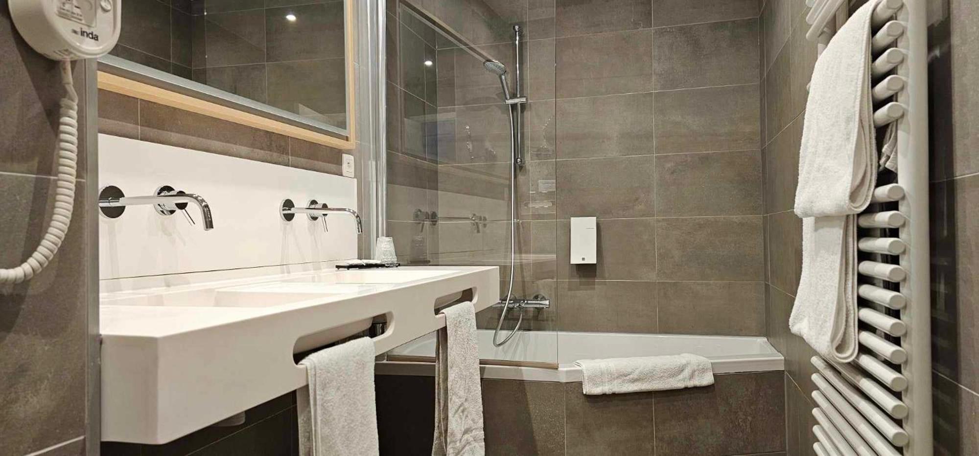 Hotel Les 3 Cles Gembloux Bagian luar foto