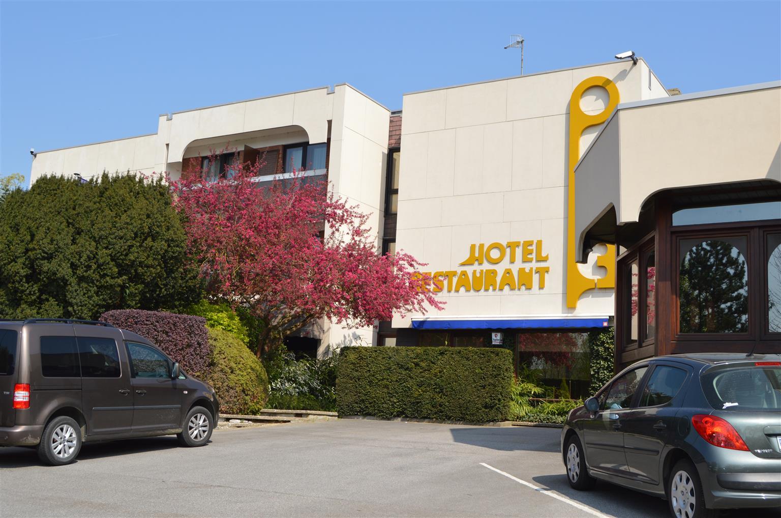 Hotel Les 3 Cles Gembloux Bagian luar foto