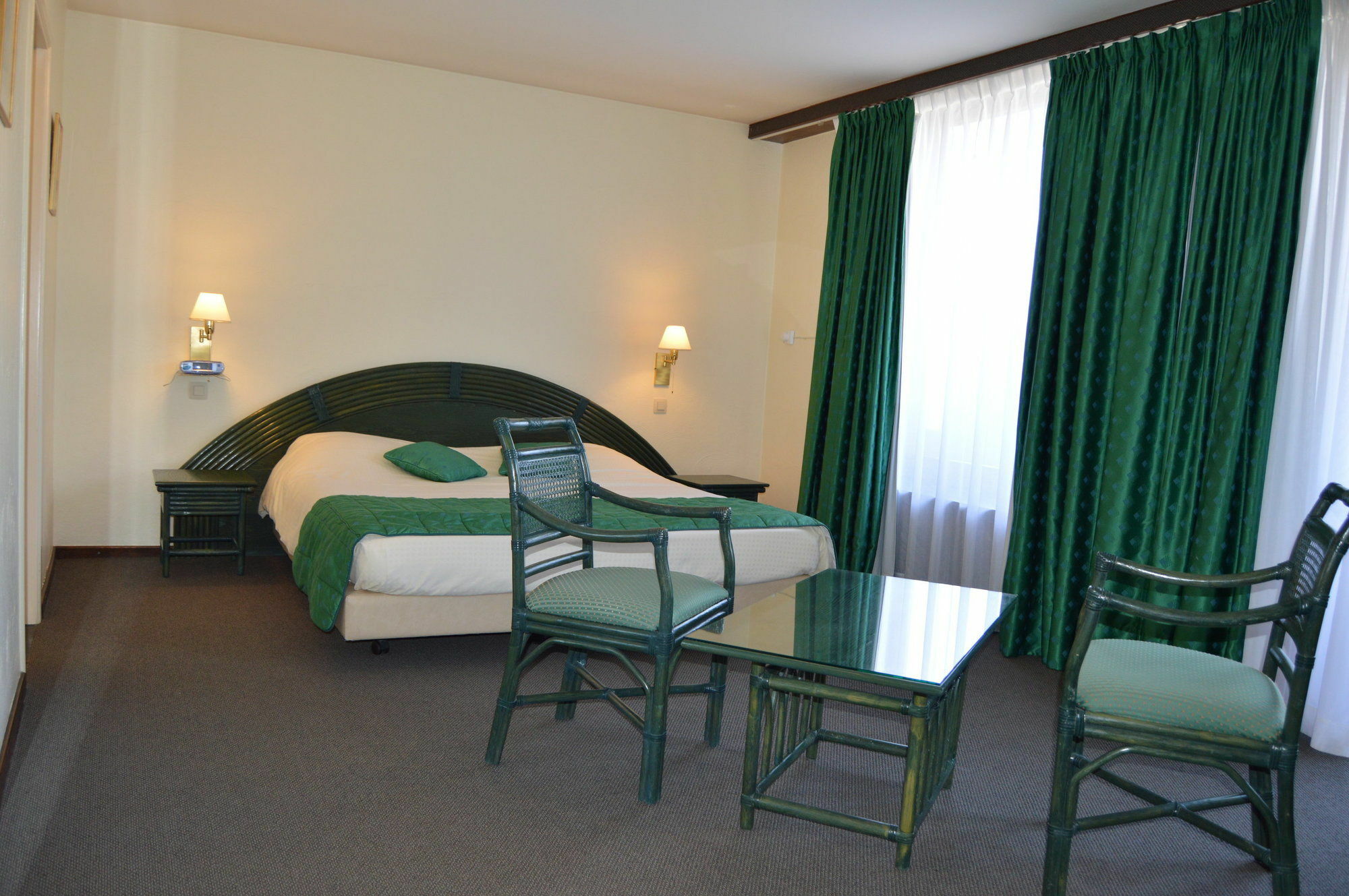 Hotel Les 3 Cles Gembloux Bagian luar foto