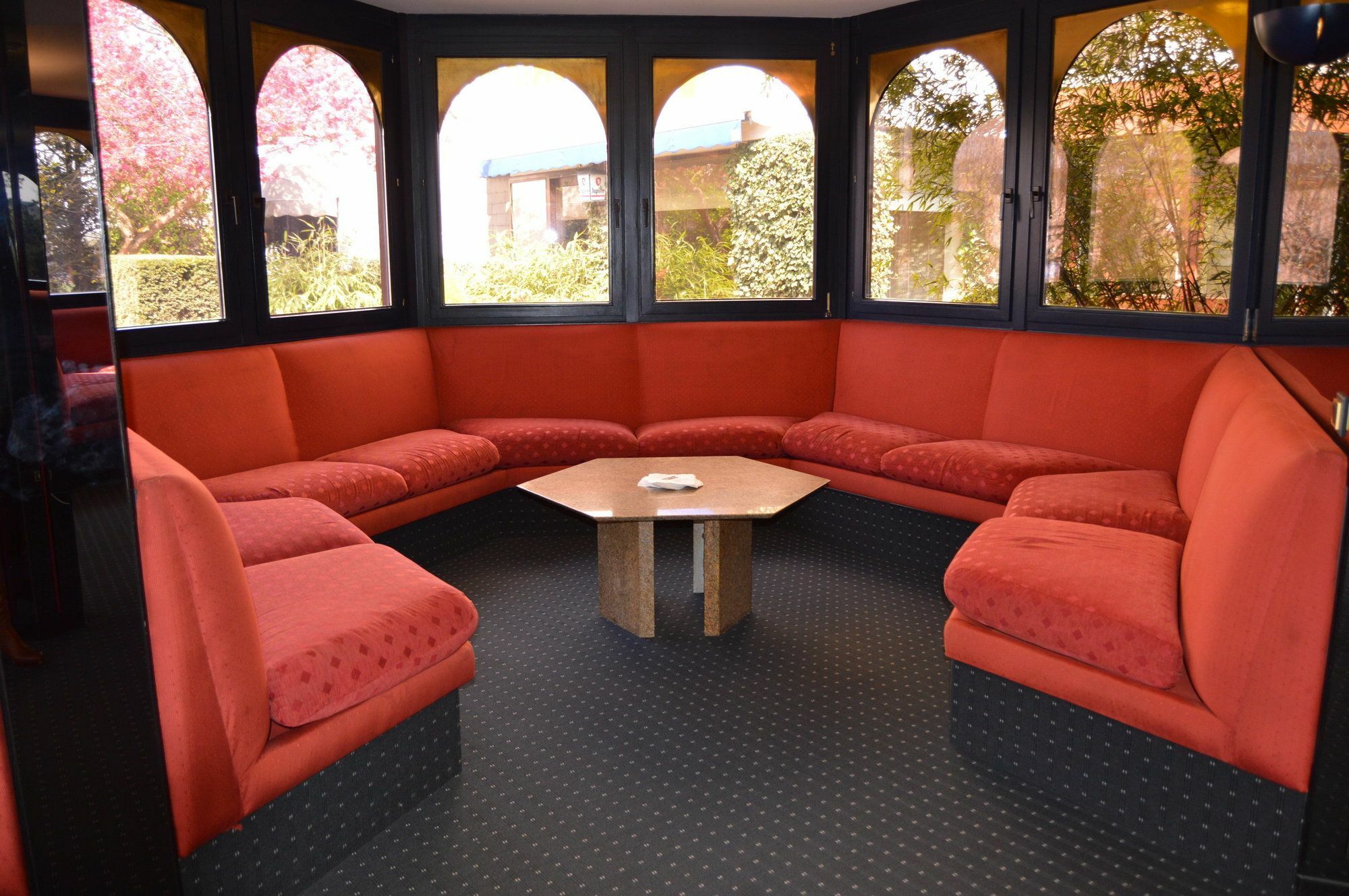 Hotel Les 3 Cles Gembloux Bagian luar foto