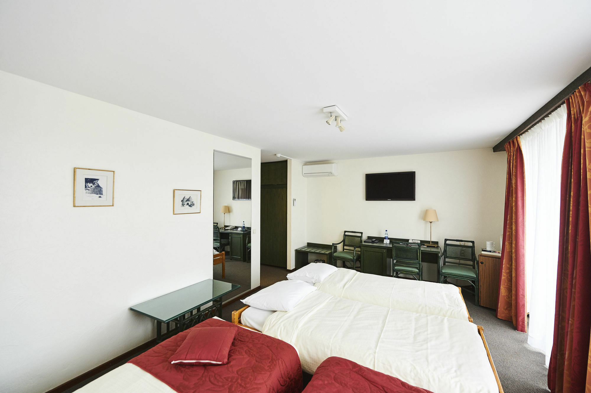 Hotel Les 3 Cles Gembloux Bagian luar foto